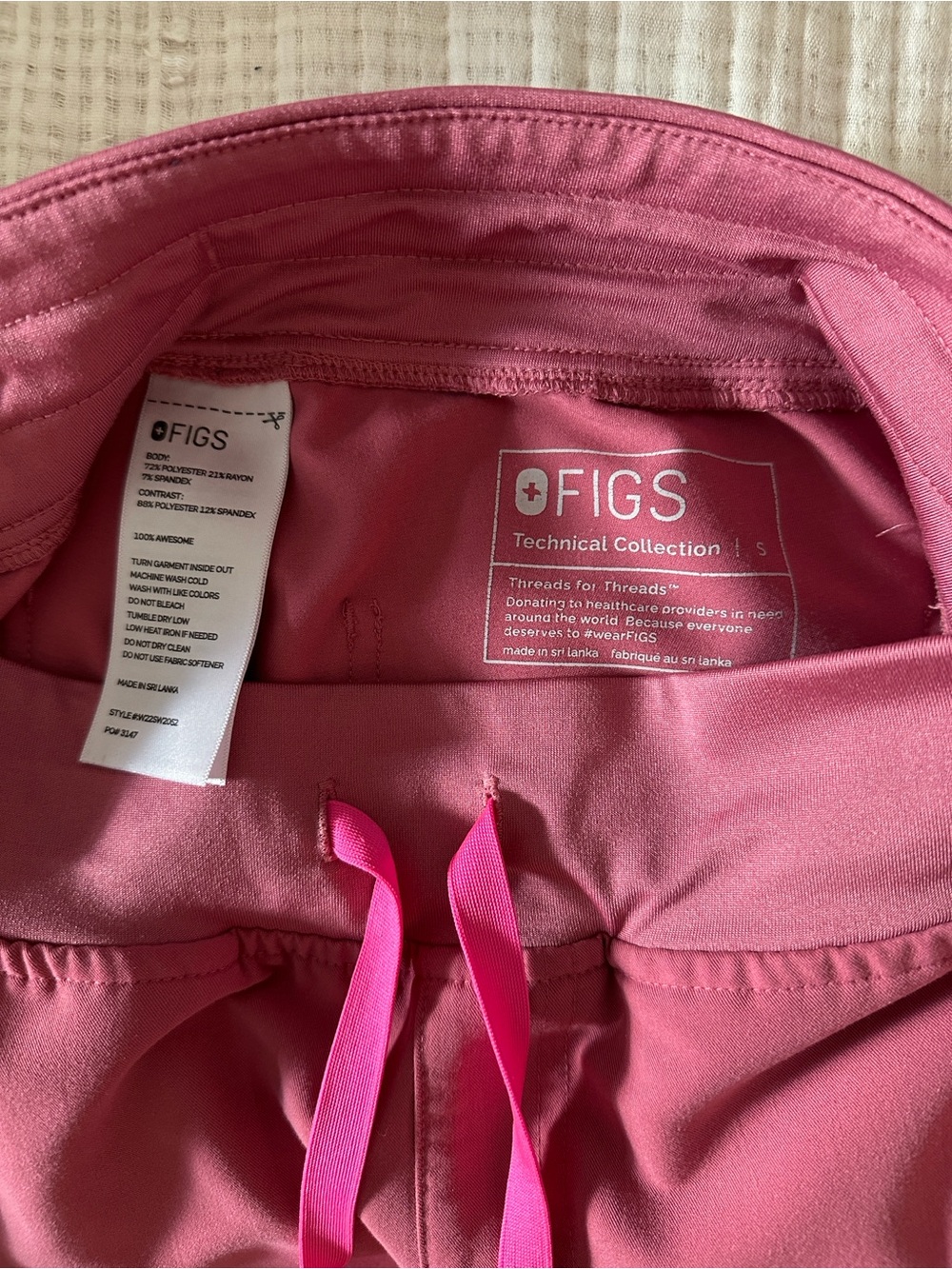 FIGS Quartz Pink Limited Edition Breast Cancer Awareness - Scrub Set - Picture 7 of 10